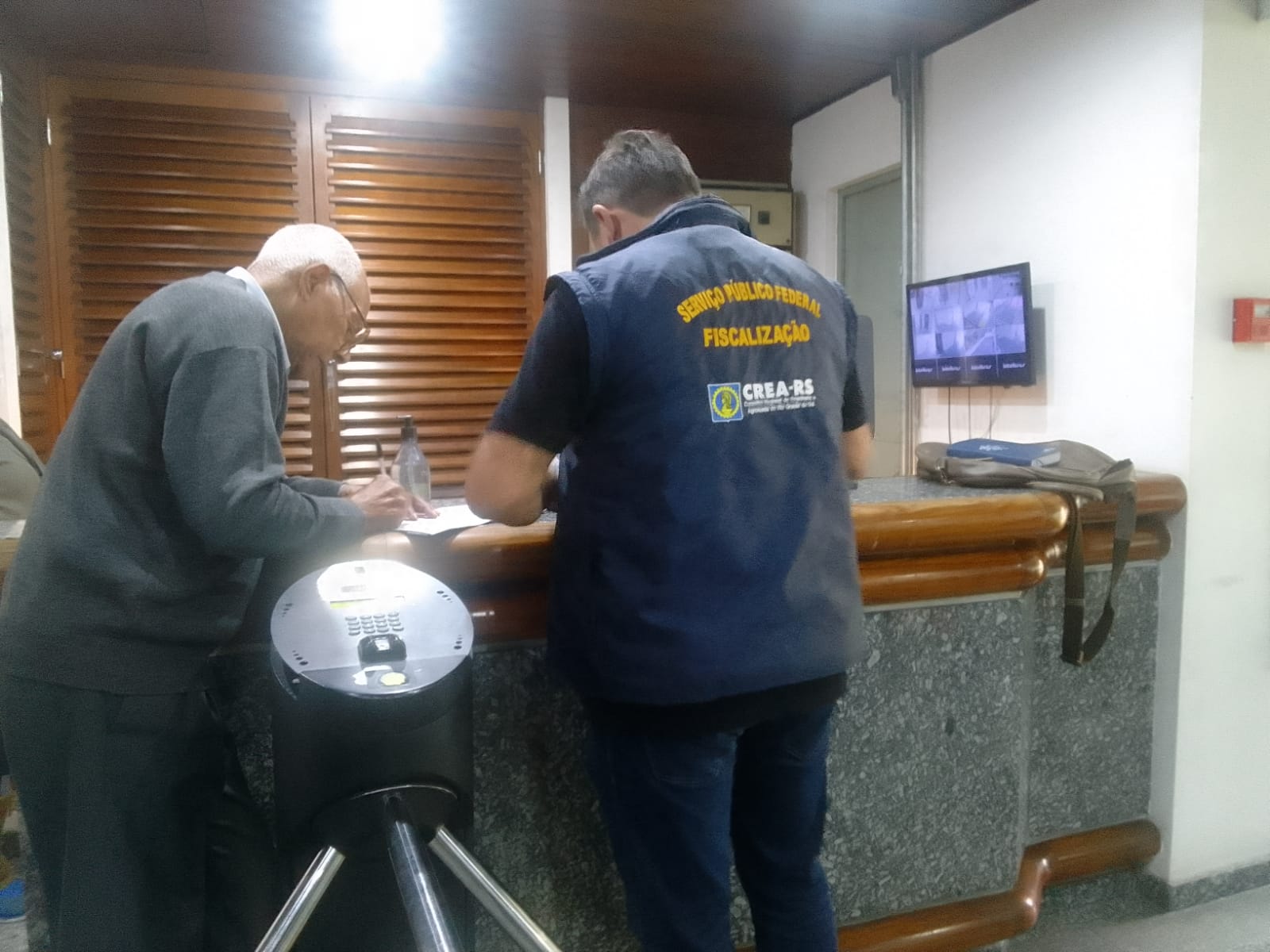A fiscalização busca esclarecer que todo contrato realizado pelos síndicos e administradores de condomínios devem ser observados se o profissional registrou a ART